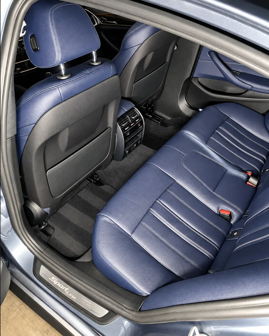 BMW 5 serijos galinė sėdynė po giluminio valymo