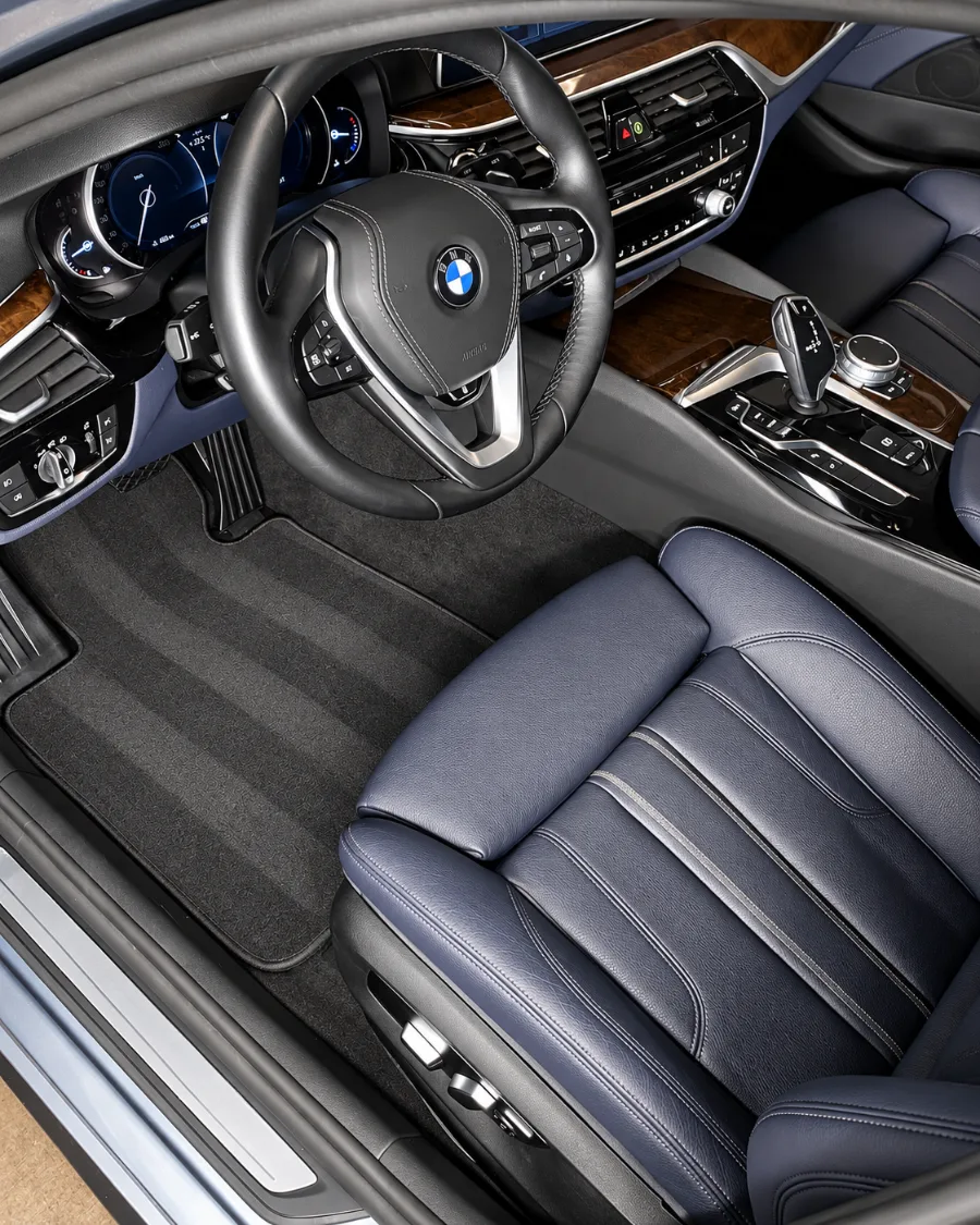 BMW 5 serijos salonas po giluminio valymo Vilniuje